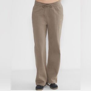 Aritzia TNA Cozy Boyfriend Wide Leg Sweatpants- sz XL Taupe